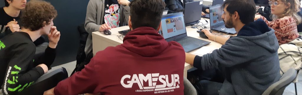 photo d'une classe d'étudiantes et d'étudiants de Game Sup en plein cours
